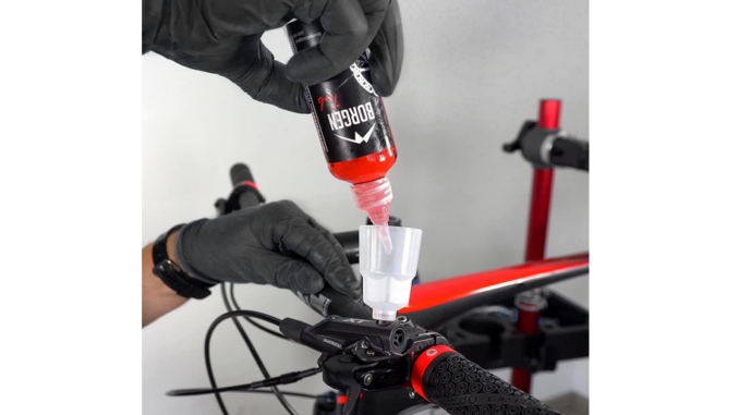 Manutenzione E-Mountain Bike: Quando cambiare il liquido dei freni a disco